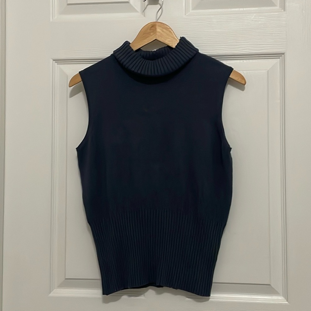 Women’s short sleeve ribbed knit turtleneck